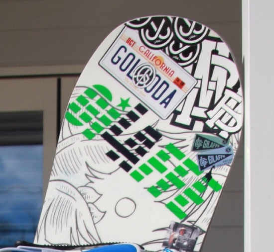 スノーボードステッカーのおしゃれな貼り方まとめ 参考になるボードも スノーボード Golgoda ゴルゴダ